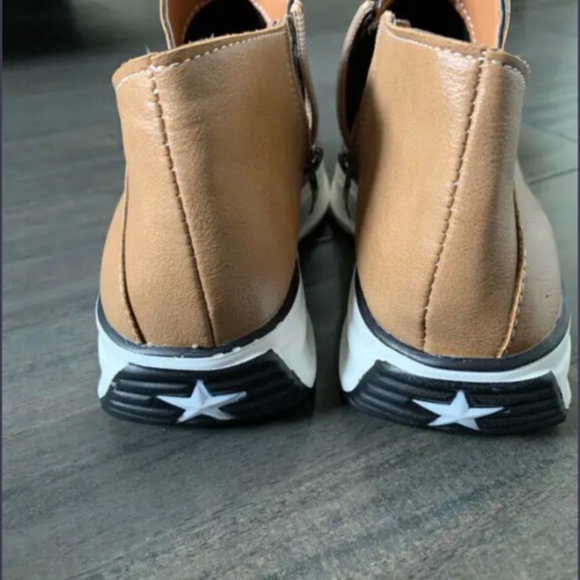 Basic Platform Pleather Shoes - Picture 2 of 3